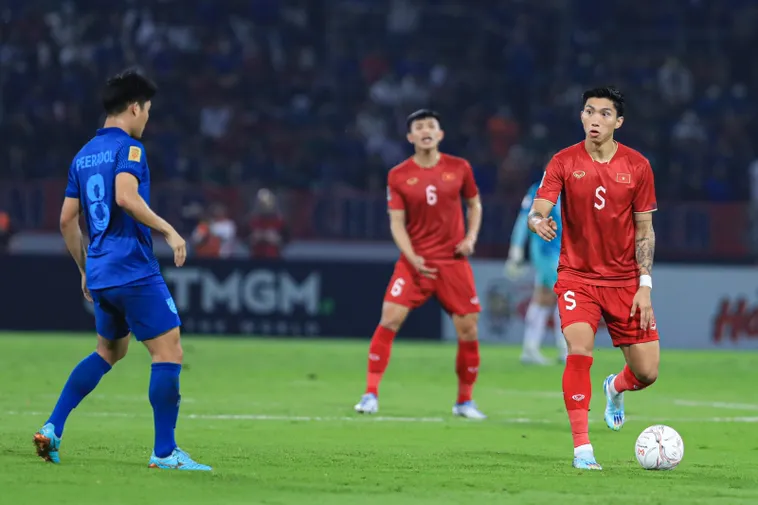 Vai Trò Và Kỹ Năng Của Vị Trí Đá Thòng Trung Vệ